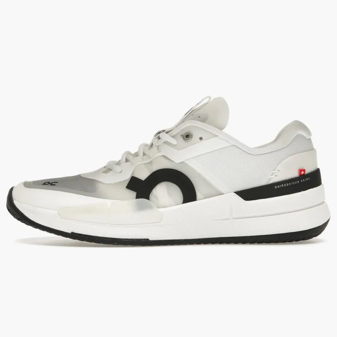 On The Roger Pro 2 Clay White Black (women's)